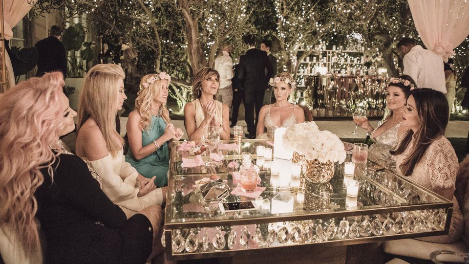 RHOBH Les Real Housewives de Beverly Hills S07E17 saison 7 épisode 17 Soirée « diamants et rosé »