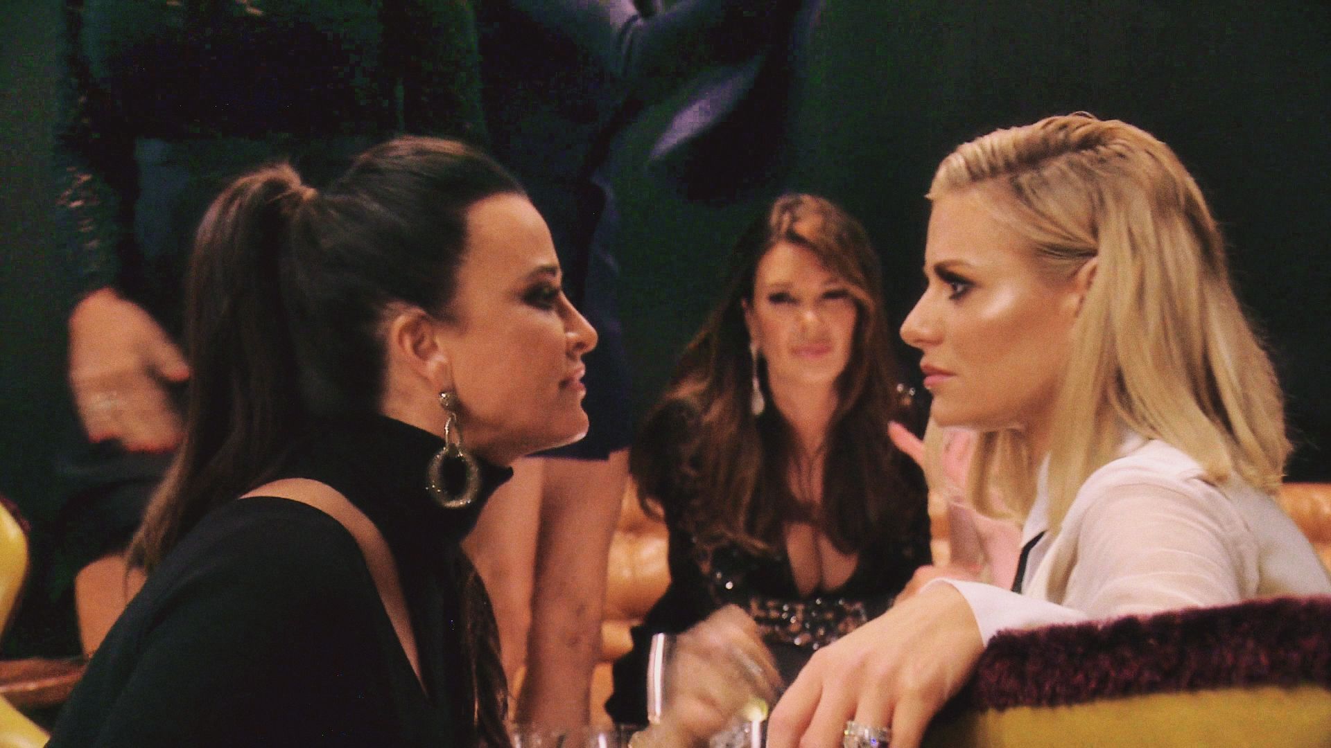 RHOBH Les Real Housewives de Beverly Hills S08E10 saison 8 épisode 10 Erika prend la plume