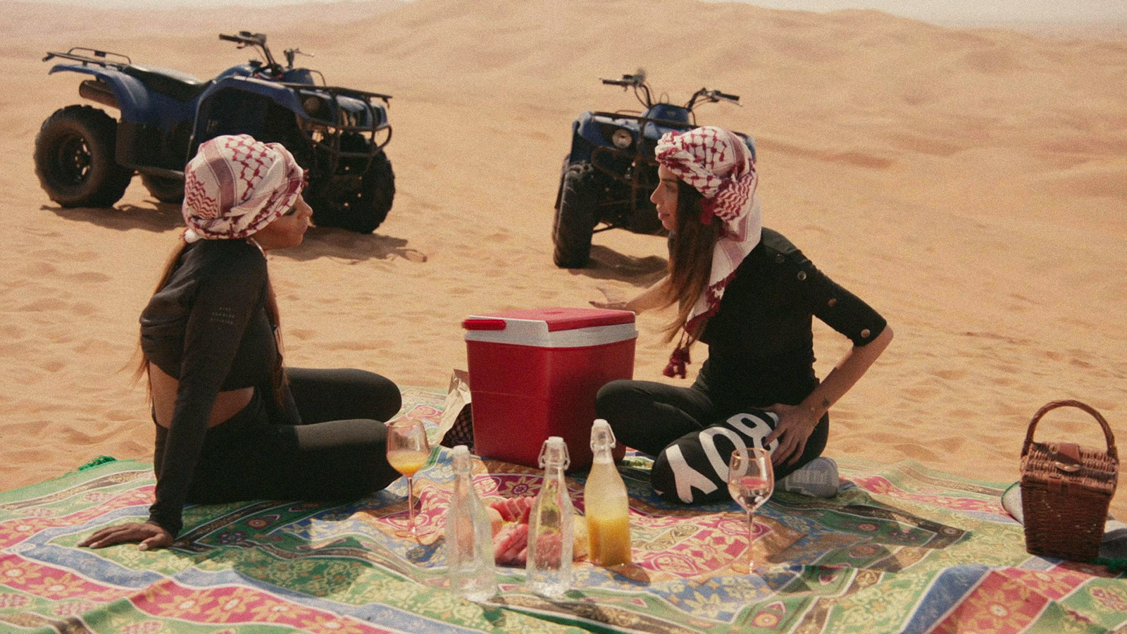 Les Real Housewives de Dubai S01E10 saison 1 épisode 10 Voyage entre filles