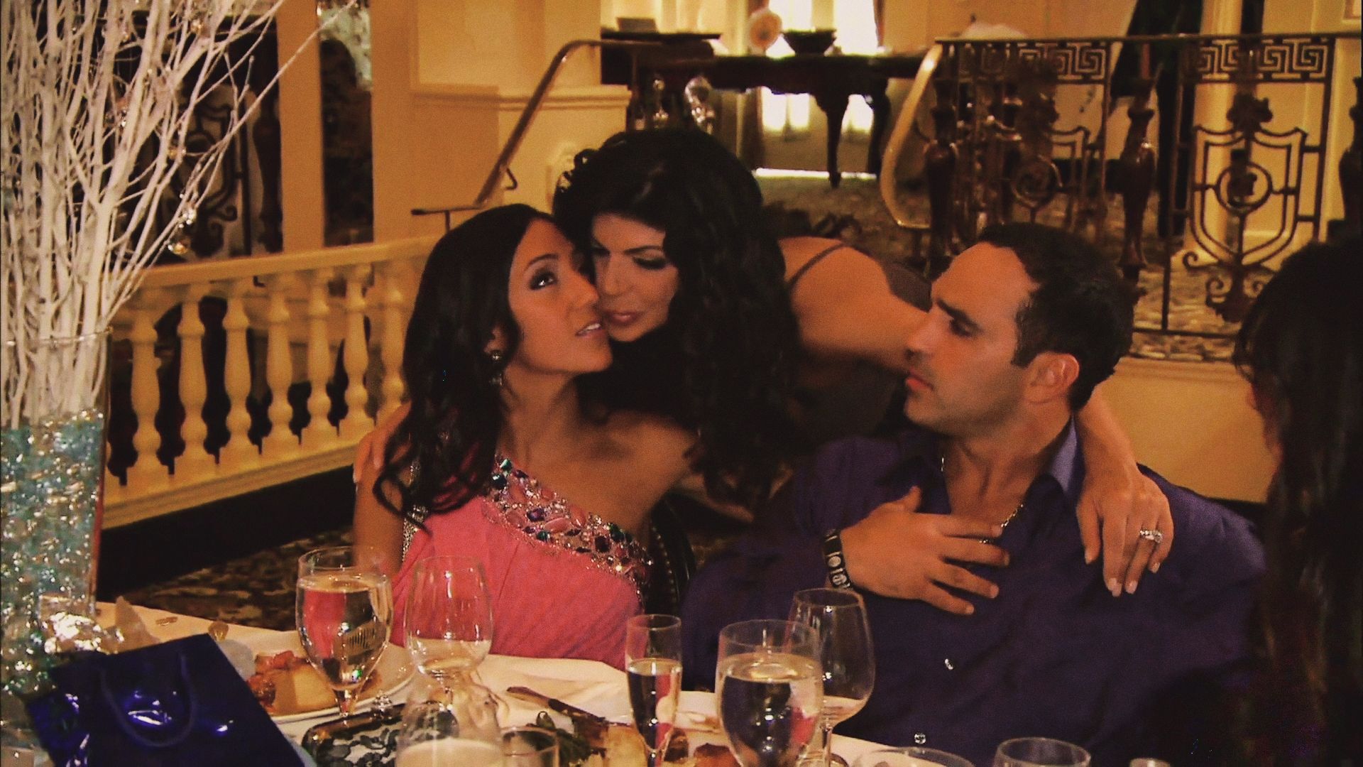 RHONJ The Real Housewives of New Jersey S3E1 saison 3 épisode 1 In the Name of the Father