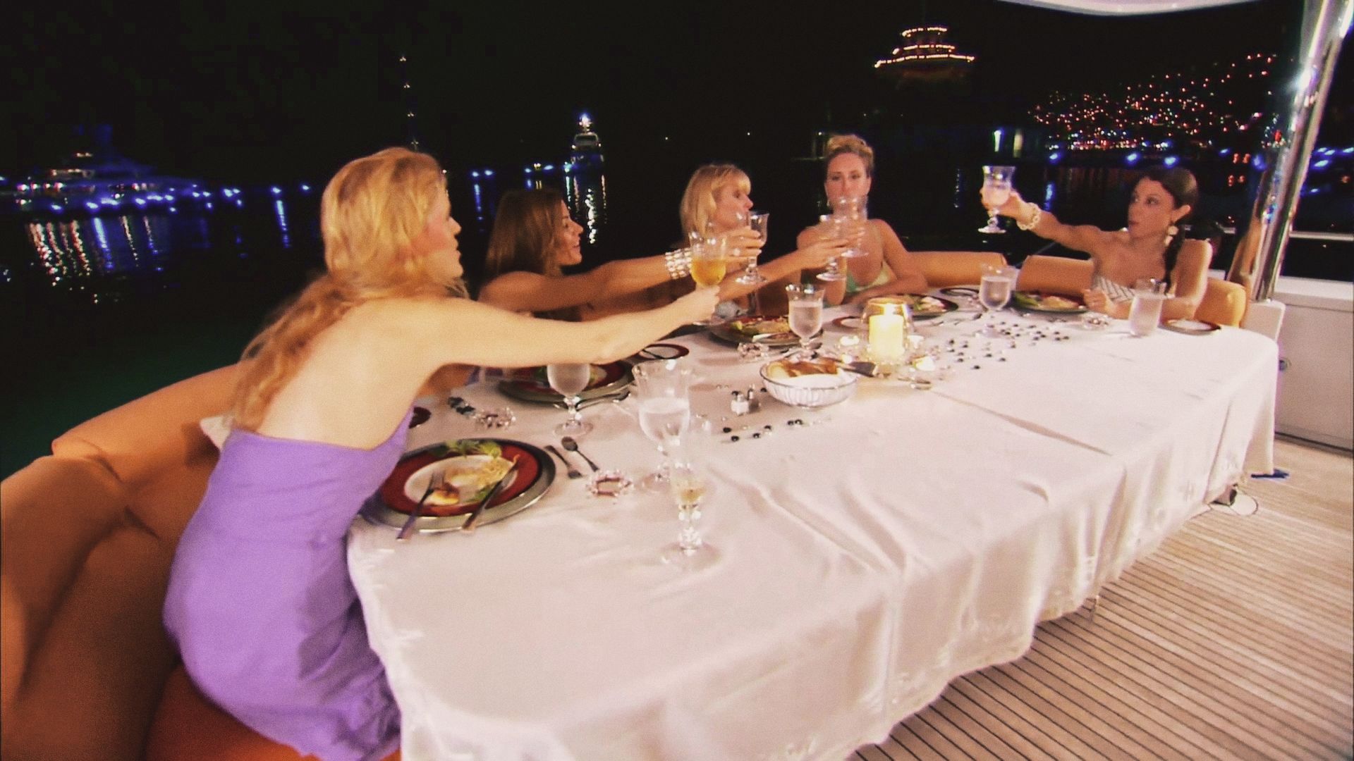 RHONY The Real Housewives of New York City S03E11 saison 3 épisode 11 Housewives Overboard