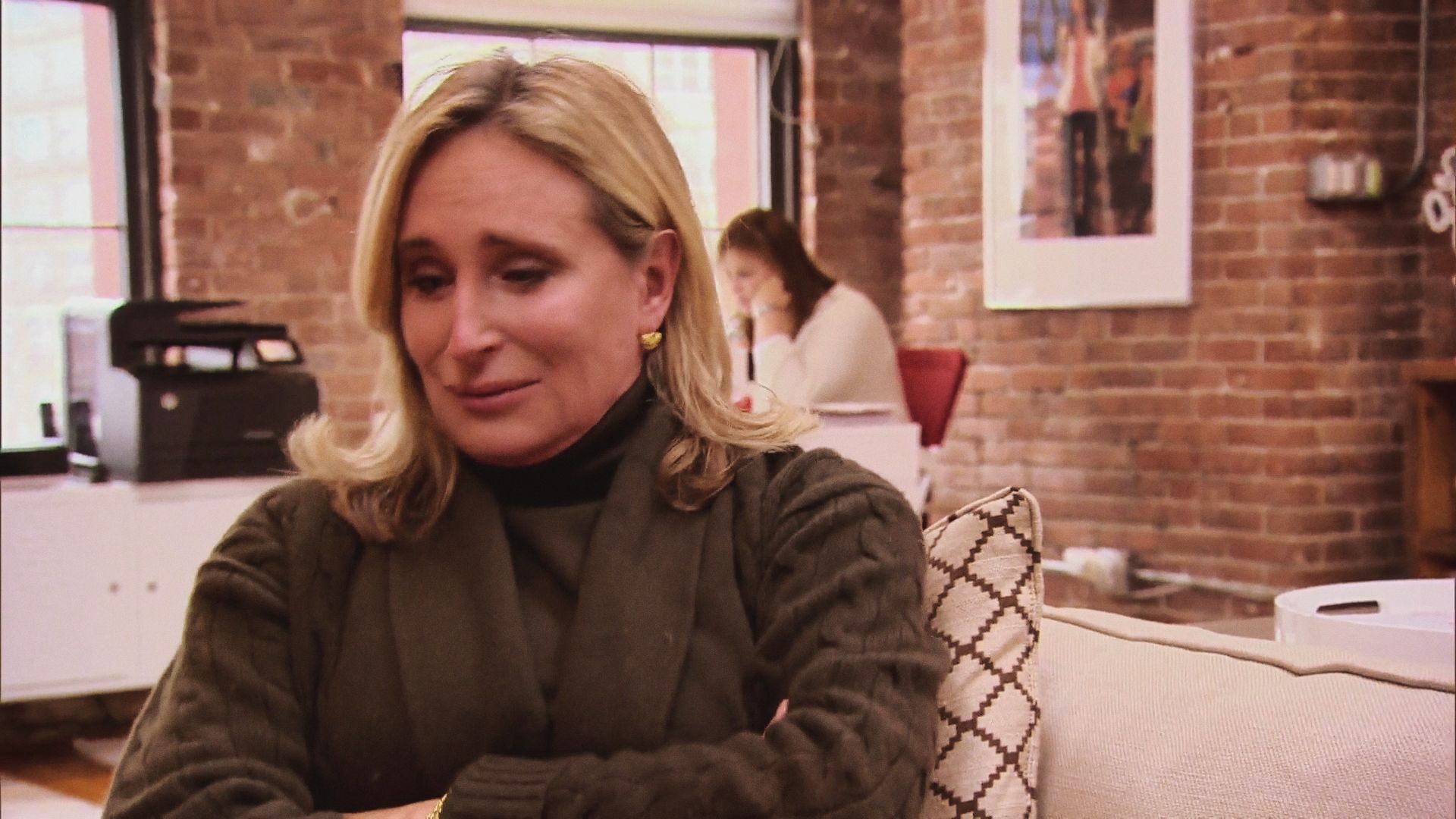 RHONY The Real Housewives of New York City S08E07 saison 8 épisode 7 Explications sur canapé